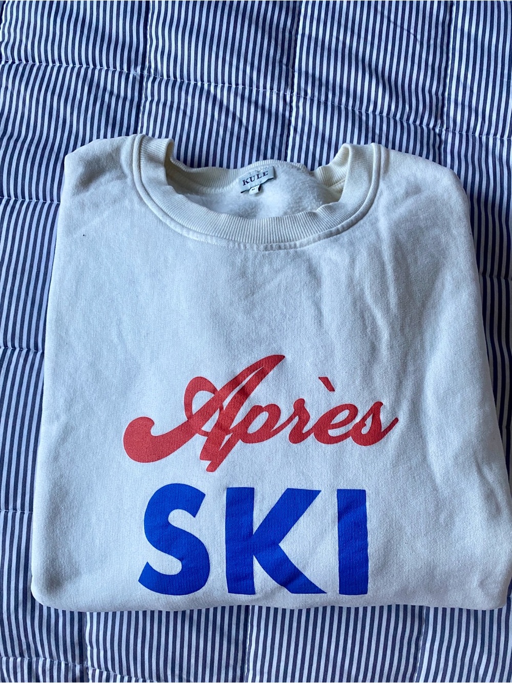 KULE ‘Après Ski’ Graphic Sweatshirt - White with Red & Blue